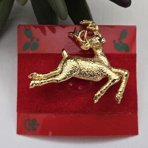 NEW💫Goldtone Festive Reindeer Brooch